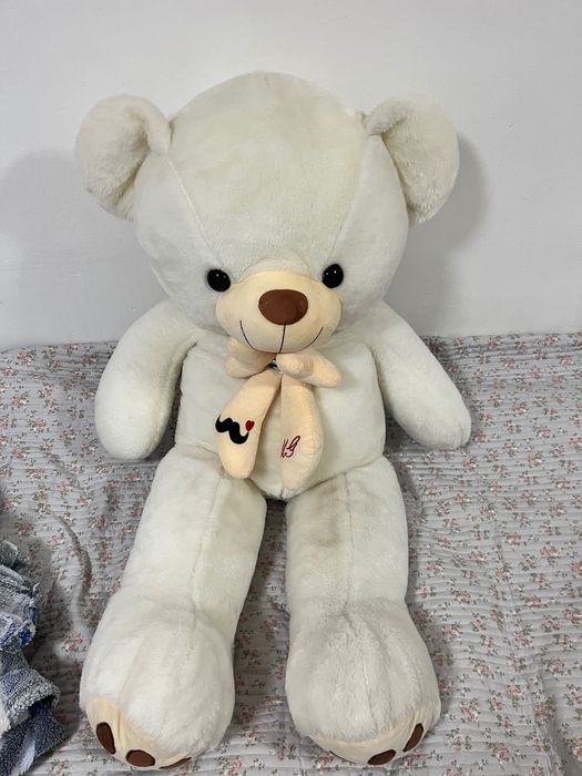 Большой белый мишка