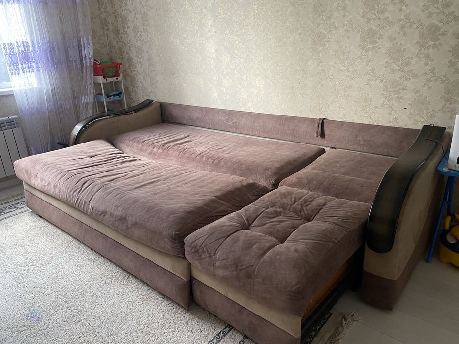 Диван б/у недорого . 7000 тенге.