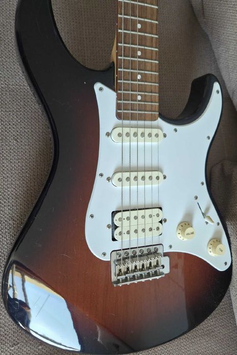 Yamaha Pacifica 012