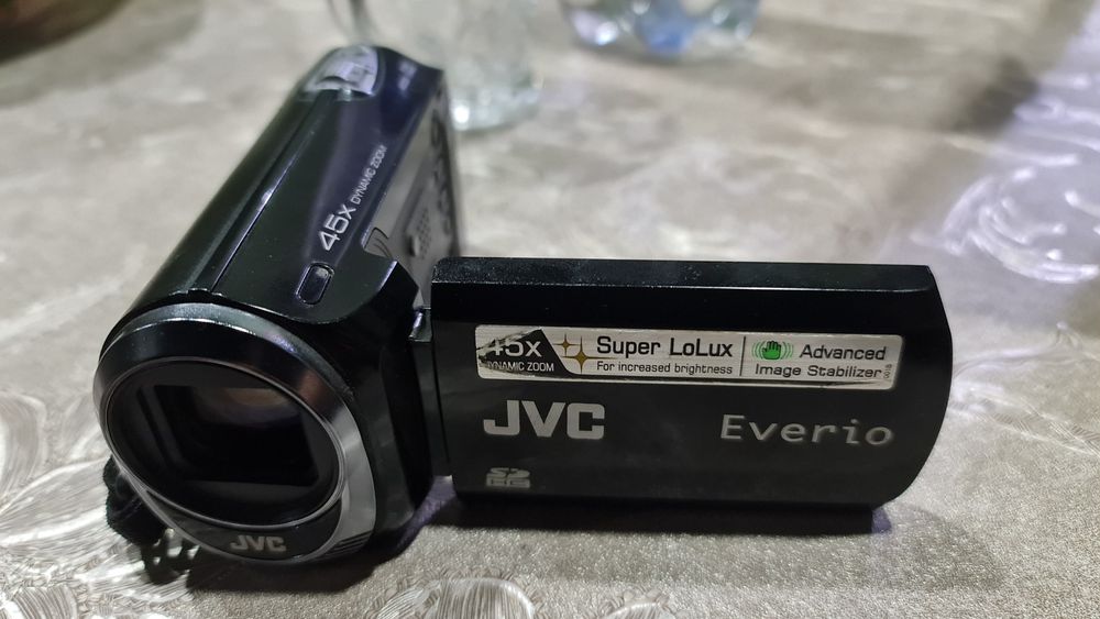 Видеокамера JVC Everio  холати яхши