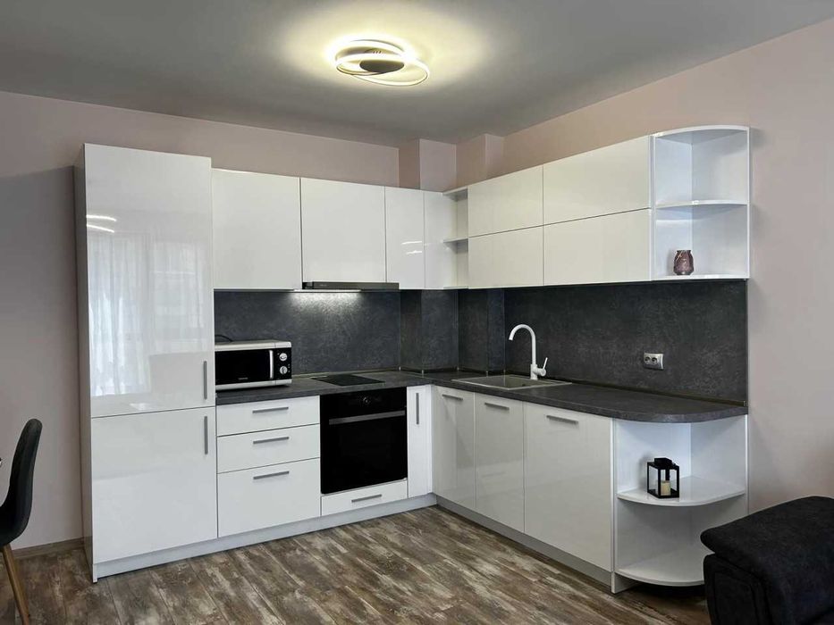 Тристаен Апартамент в Тракия