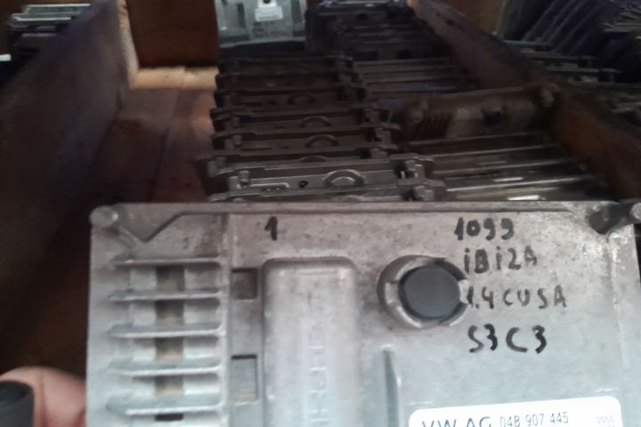 Calculator motor ECU 04B907445 04B907445 Seat Ibiza a 4-a generatie