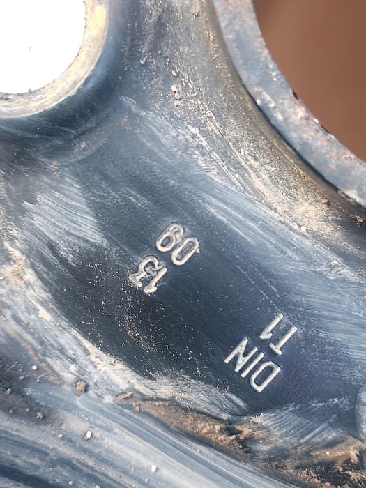 Anvelope iarna echipate pe jante metal Audi a4 b8