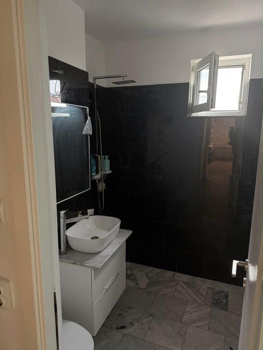 Vand apartament cu 4 camere cu garaj sub bloc