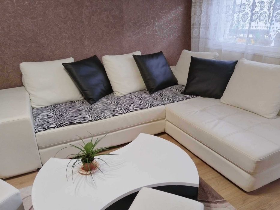 мебели за хол-ъглов диван, маса и секция