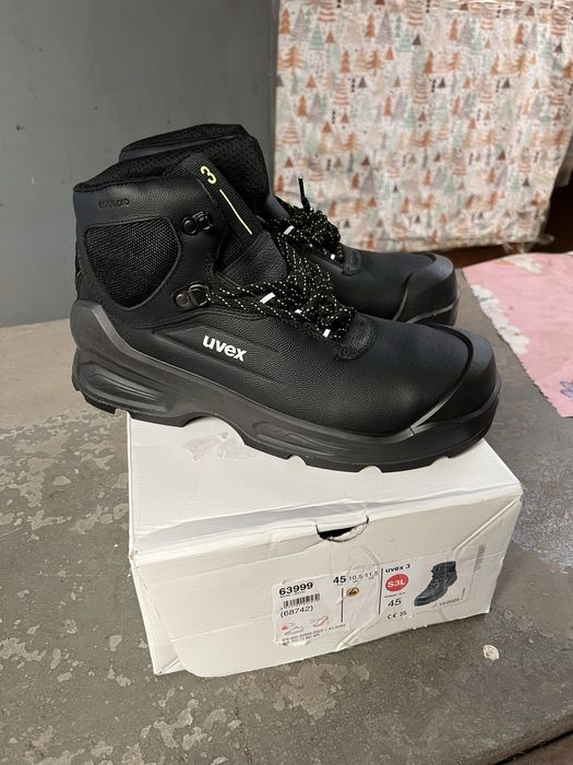 Vand bocanci protectie Uvex marimea 45