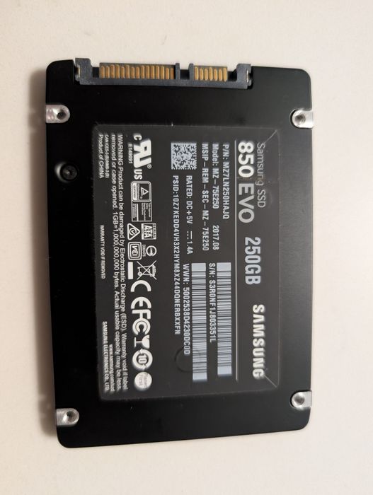 SSD Sata 250/240 GB si HDD 500 GB