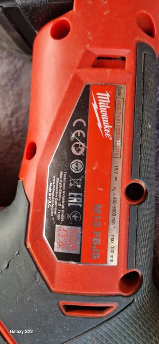 Milwaukee ferestrău pendular pe acumulator