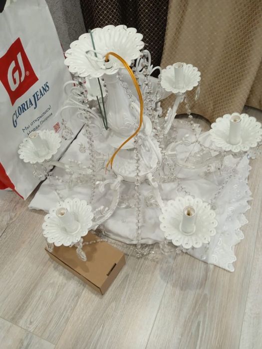 Люстра в зал.