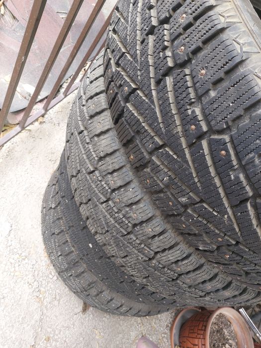 Зимние шины с шипами 4 шт