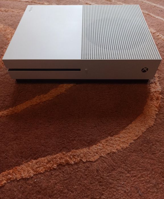 Consola MICROSOFT Xbox One S 500gb Second-Hand, ALB + 1 Controller  negru / Nu accept schimburi !