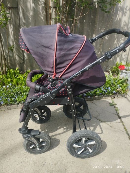 Продам коляску три в одном.