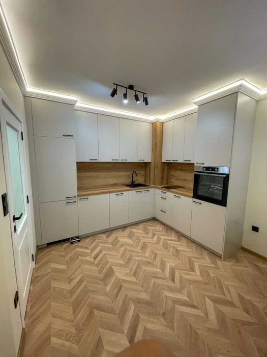 Продава се Двустаен апартамент в Пловдив, Южен - 74 кв.м за 1000 €/кв.м - Снимка #2