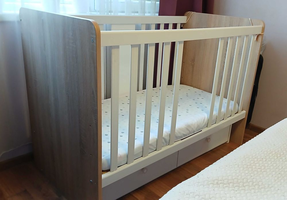 Бебешко легло /кошара/ Арбор с люлеещ механизъм и чекмеджета + матрак