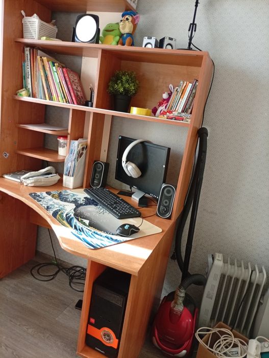 Продам рабочий стол (без ничего)