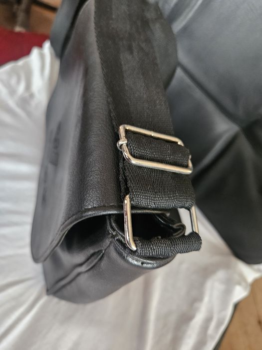 Мъжка чанта Emporio Armani през рамо