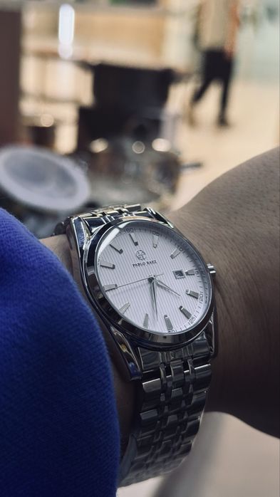 Часы наручные белые