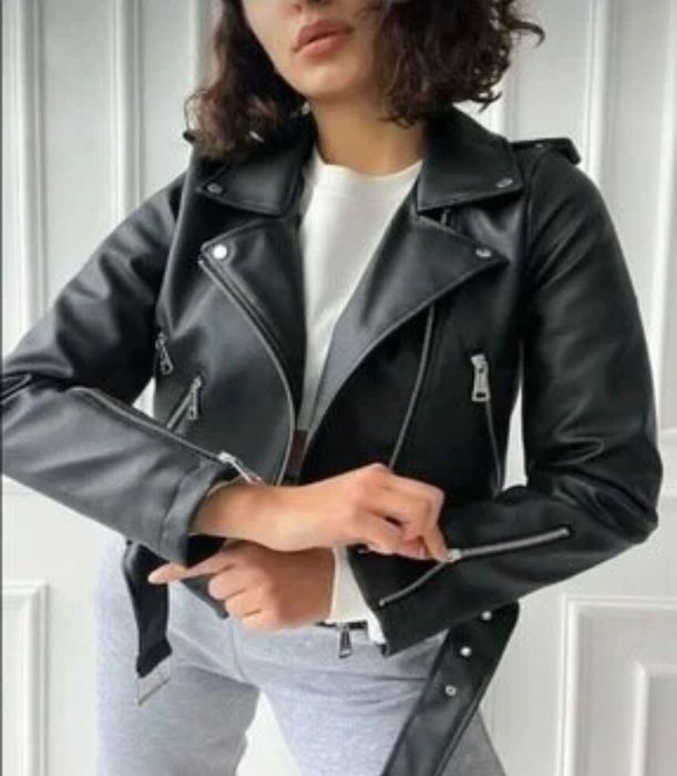 Продавам дамско кожено яке