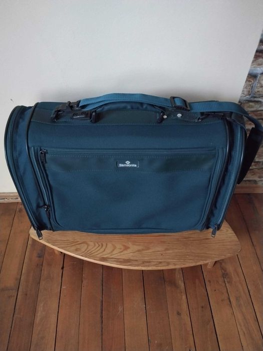 Samsonite лек куфар за ръчен багаж с 4 колелца