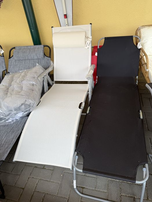 Sezlonguri si scaune