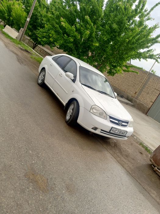 Lasetti 1.8 holati yaxwi.