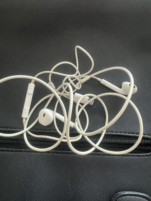 Отдам даром наушник айфон