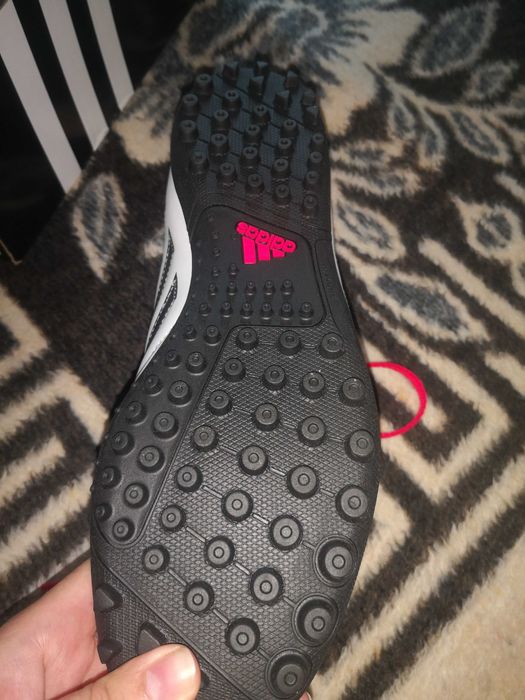 Маратонки Адис. Нови.