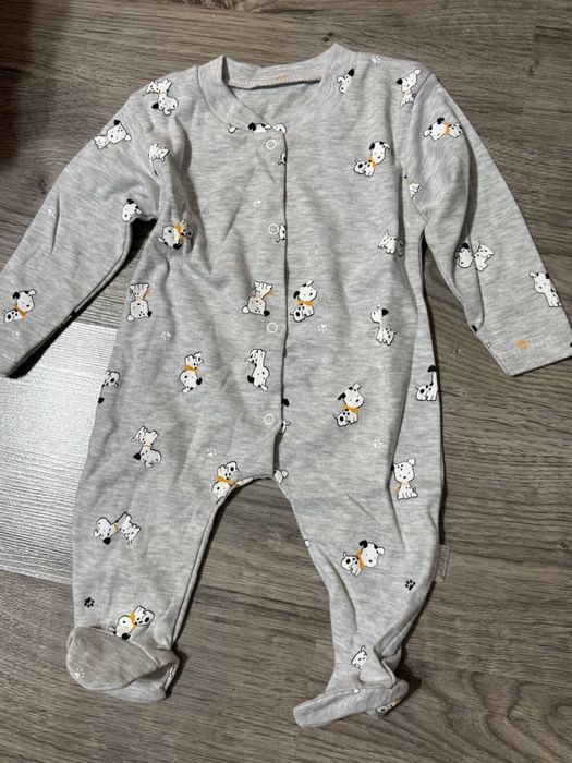 Pijama bebe su compeu  pretul il vb in privat