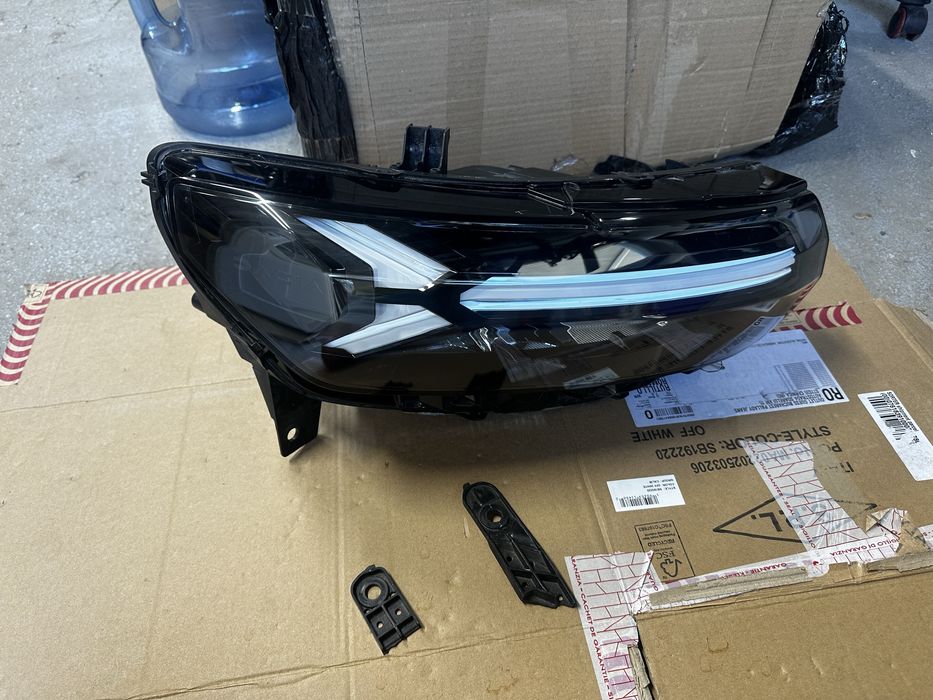 Far dreapta full led dacia duster 3.dacia bigster.cod:260107725.R.