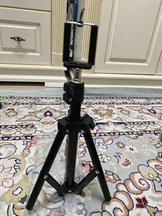 Продаю штатив за 2.000 тг.НОВЫЙ