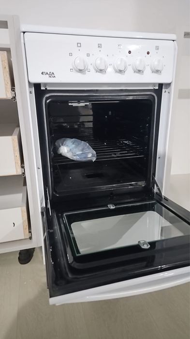 Электро плита с духовкой новая