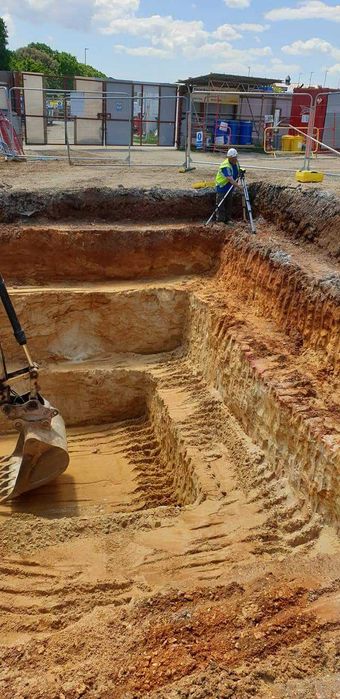 inchiriez excavator / buldoexcavator