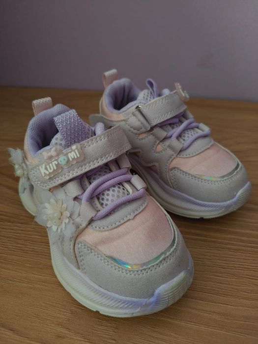Продам кросовки на девочку