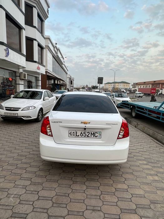 Laseti sotiladi 2011 yil