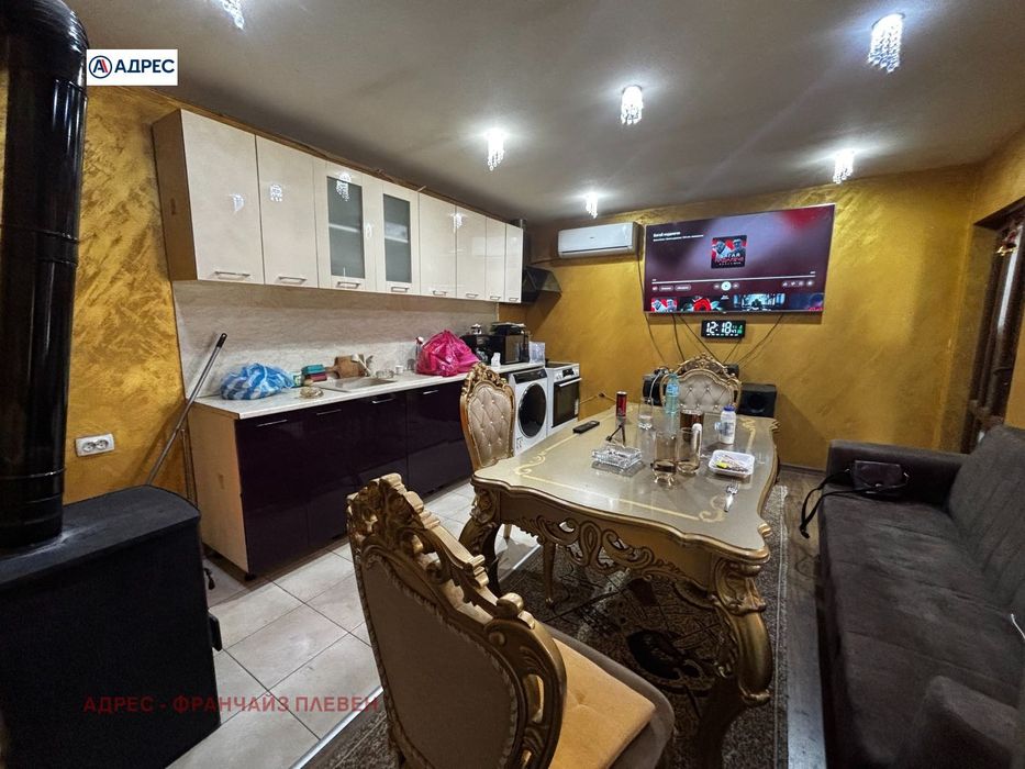 Къща в Плевен, област-с.Комарево площ 100 цена 85000