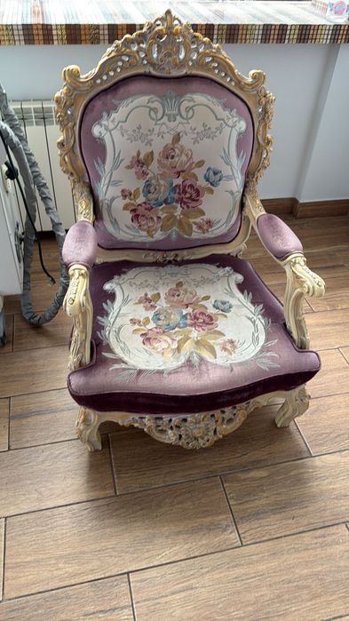 Продам люстру  и кресло из Дубаев