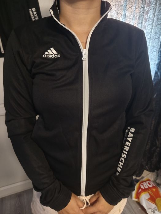 Bluze Adidas noi cu etichetă.