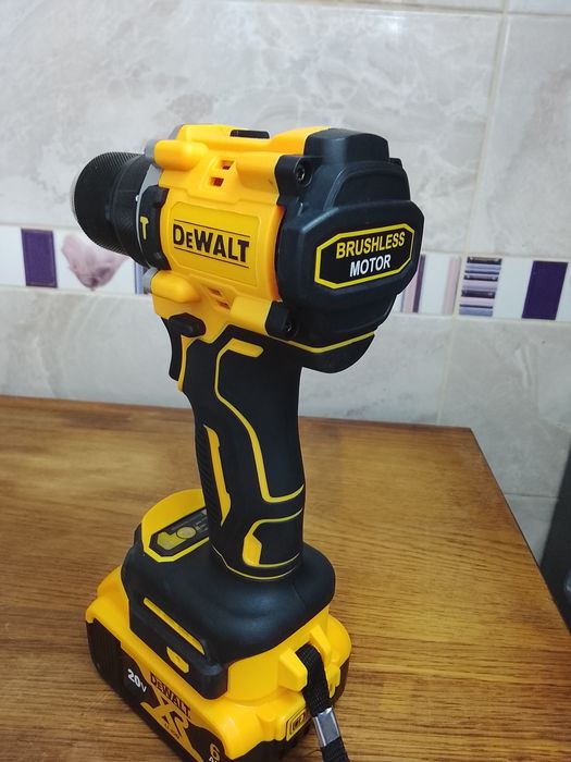 Autofiletanta DeWalt cu o baterie de 6 a NOU