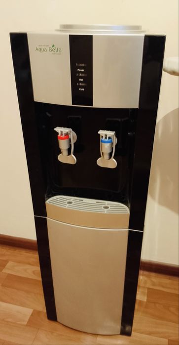 Продам диспенсер (кулер) для воды с Холодной/Горячей подачей