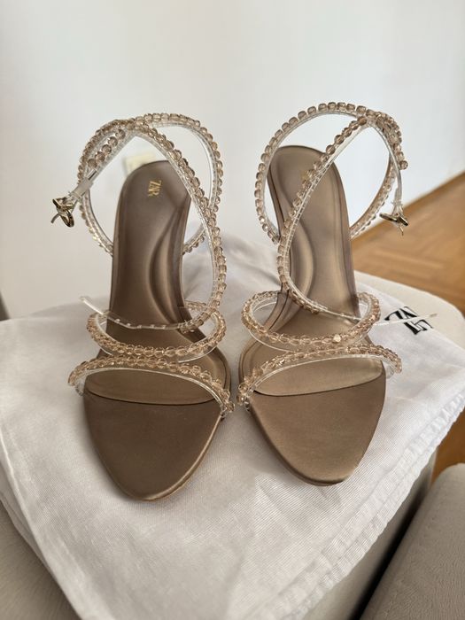 Нови сандали на ток  ZARA