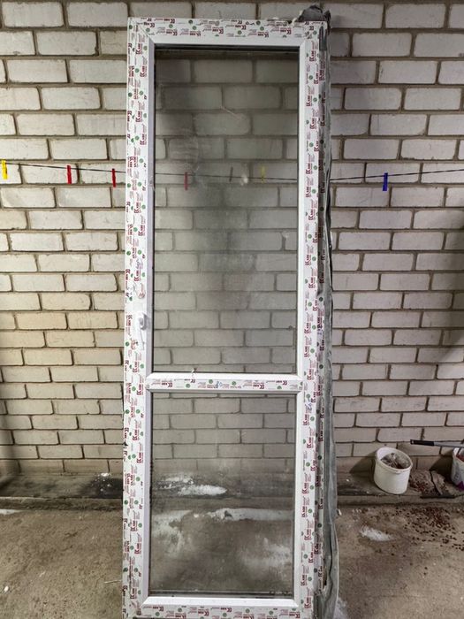 Продам балконную дверь вместе с окном