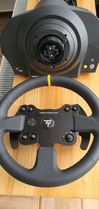 Volan Thrustmaster TX Leather Edition cu pedale