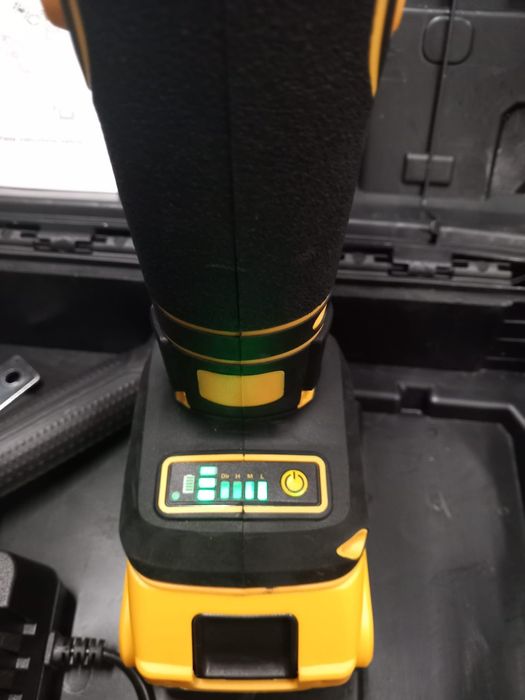 Flex polizor DEWALT cu 2 acumulatori,ambreiaj și turație variabila