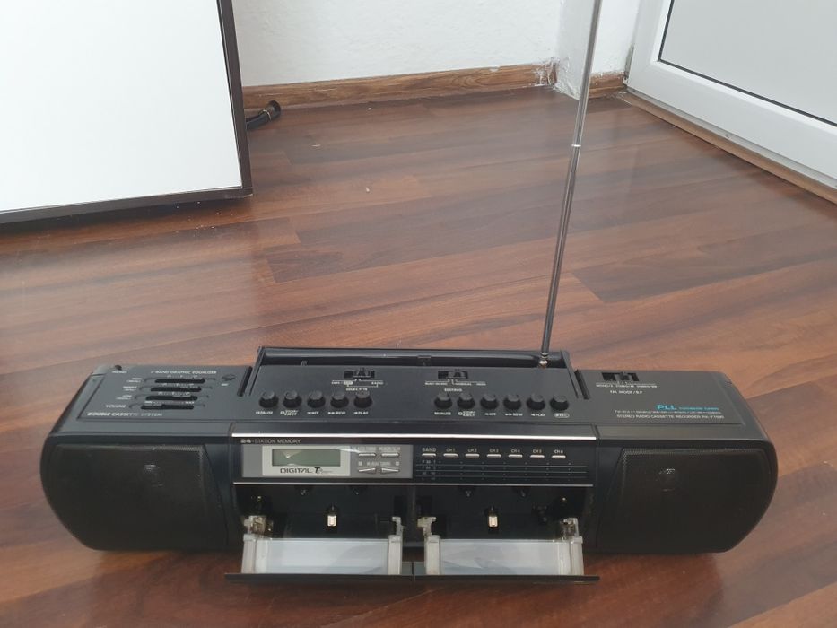 Vand boombox panasonic.dublu casetă.