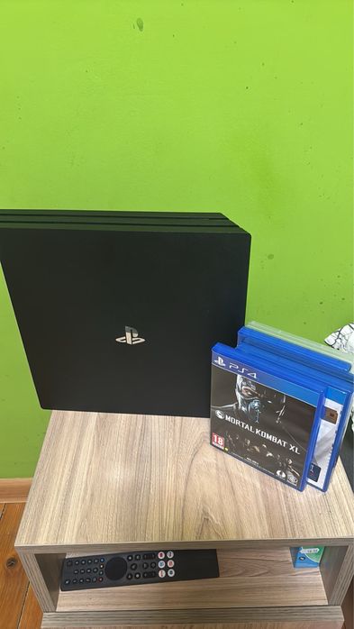 Playstation4 pro 1 TB със 5 игри