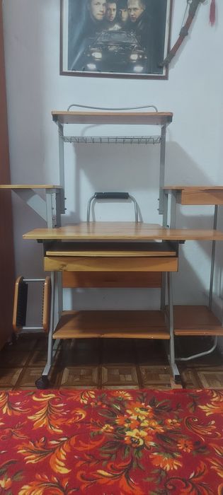 Продам стол, компьютерный.