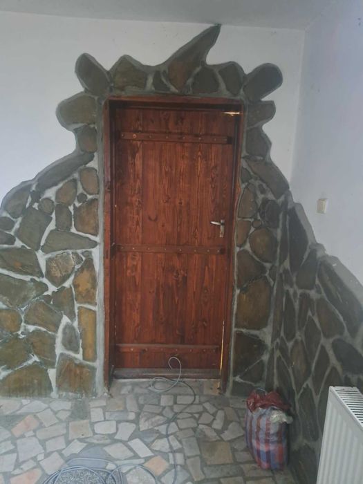 Дървена врата - тип битова