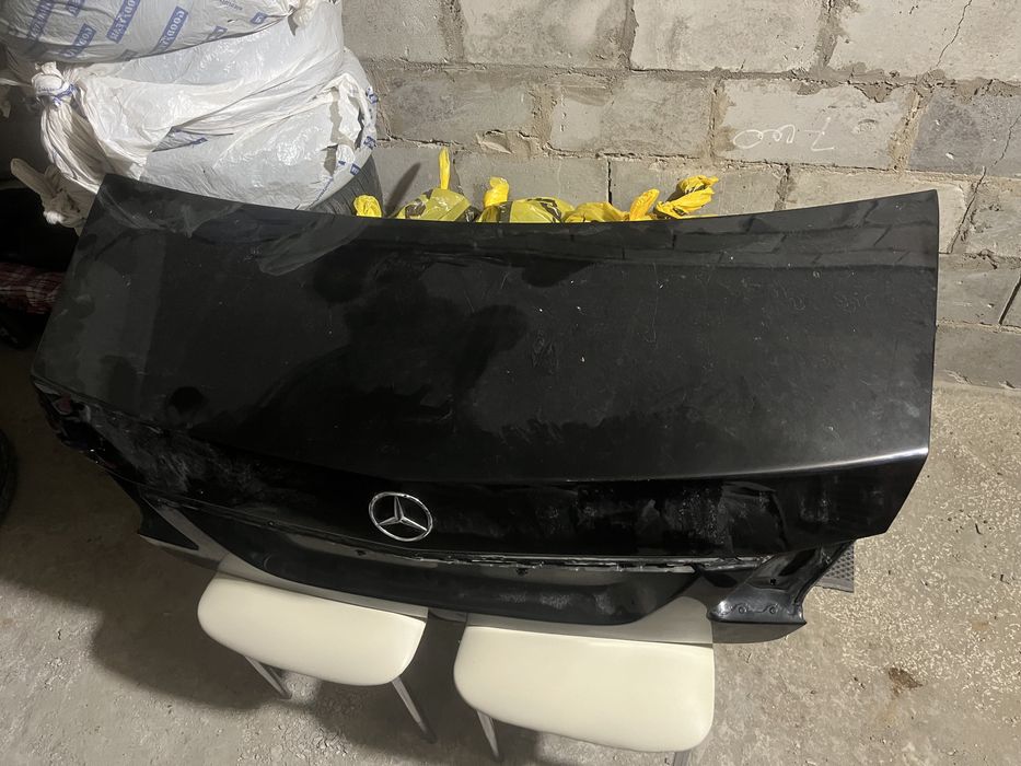Крышка багажника W212