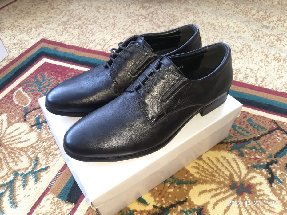 Арзан бағада Ерлер аяқ киімдері сатылады