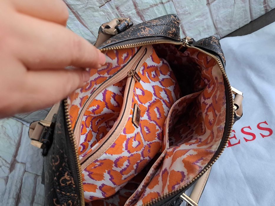 дамска чанта Guess-кафява чанта